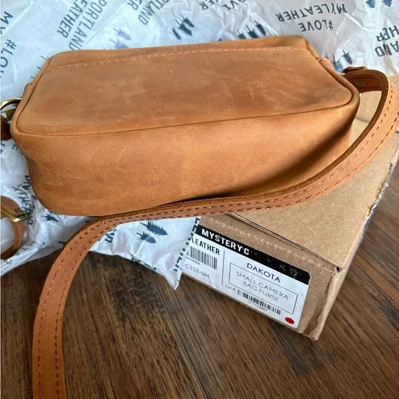 Portland Leather Goods Dakota Camera Bag - Picture 5 of 5